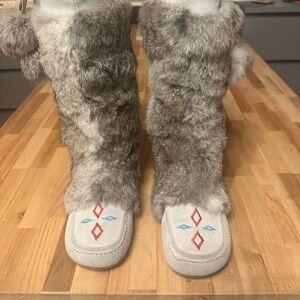 Beaded Suede Mukluks with rabbit fur - sz 7 - 8